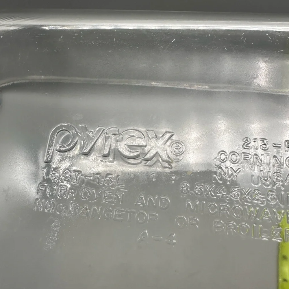 Pyrex 1.5 quart clear glass baking dish